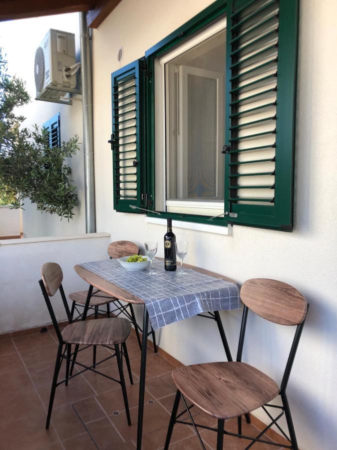 Apartments Mira Trogir Exterior photo